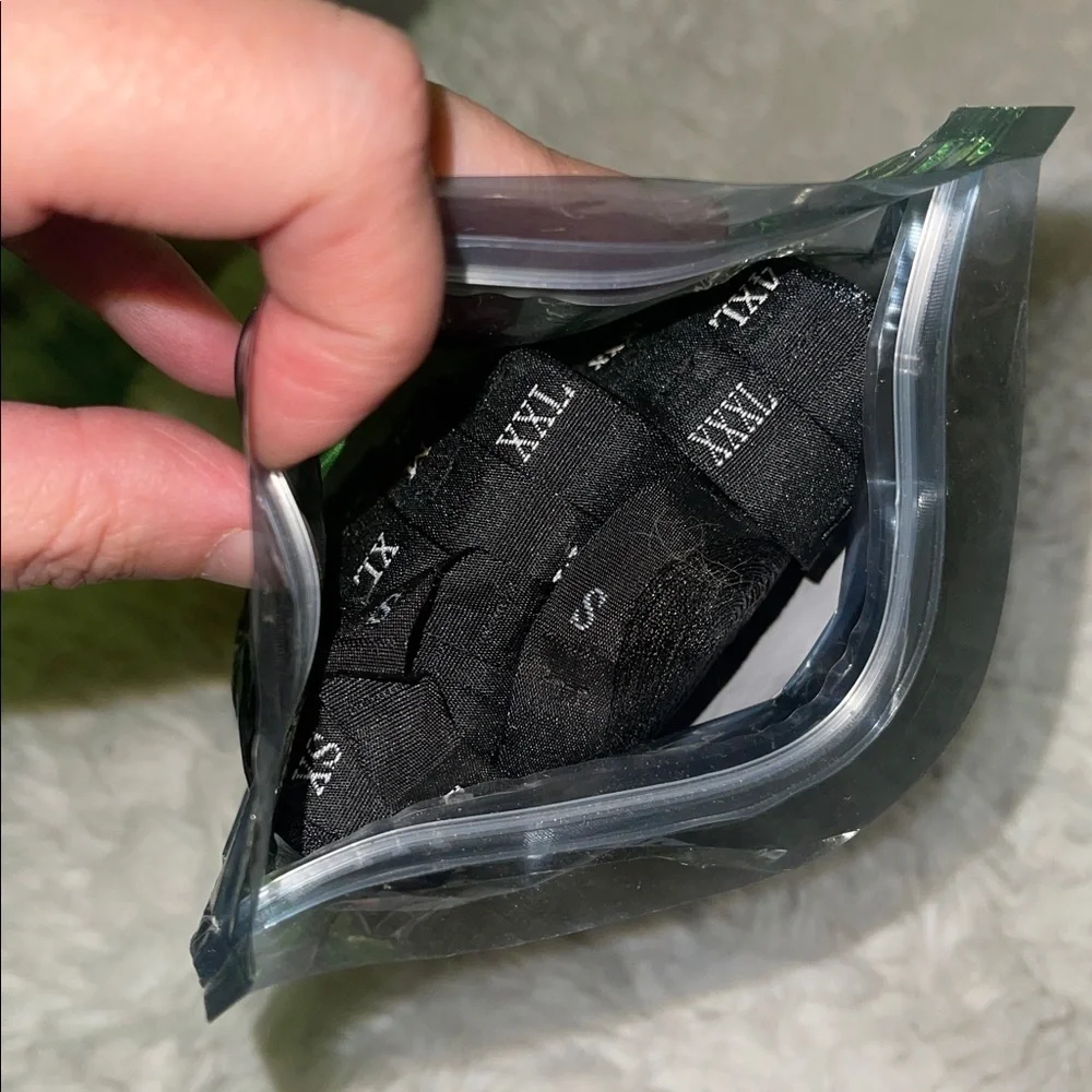Size ribbon for clothing In black NWOT
